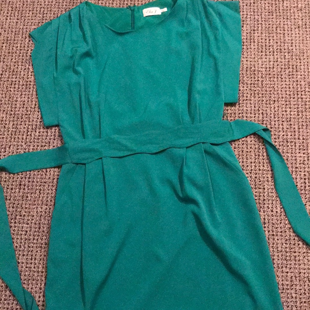 Beautiful green Eliza J dress with pockets!